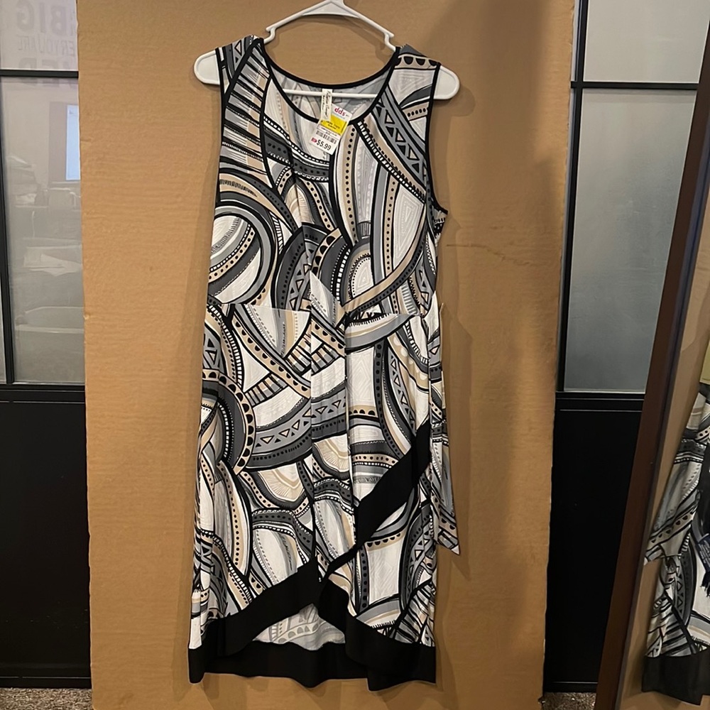 Short sleeved, Long dress.